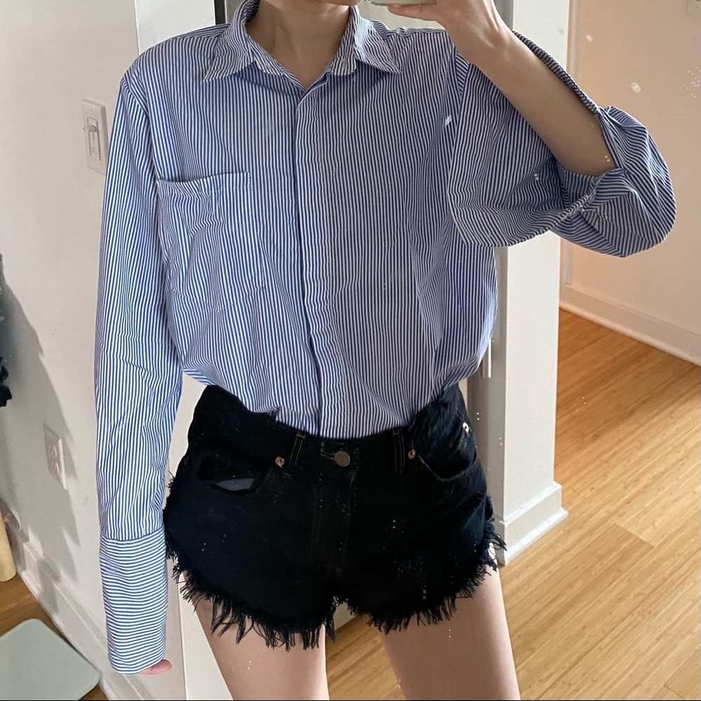 Blue and white wide sleeves shirt